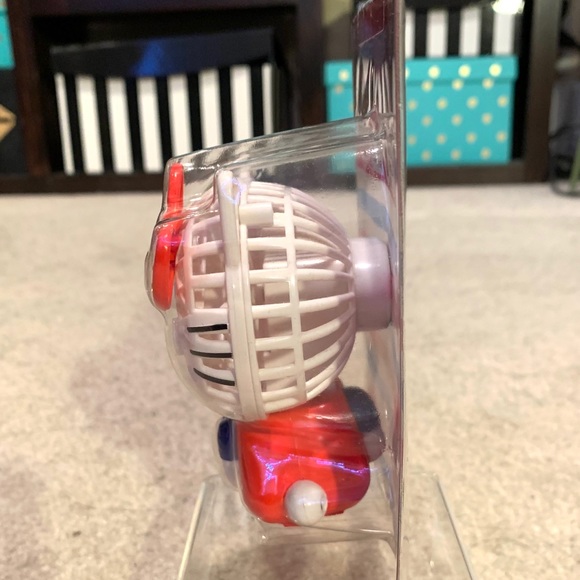 **Rare** Hello Kitty Fan - Picture 5 of 8